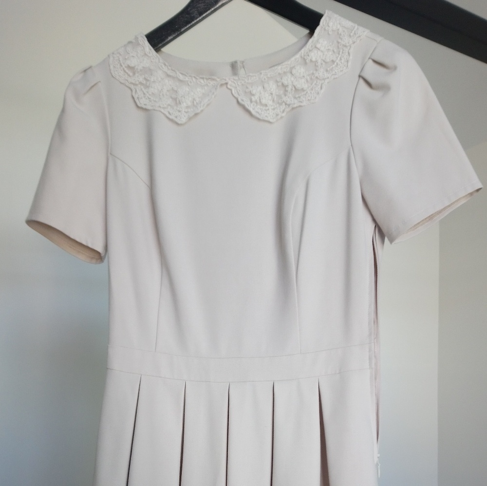 creme dress with lace collar